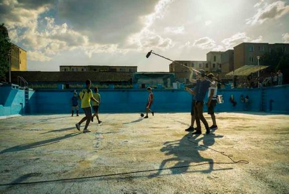 Felháborodott kolozsvári apa vádolja a gyerekszereplőkkel forgató magyar filmes stábot