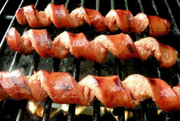 A grillszezon slágere lesz a spirálozott virsli