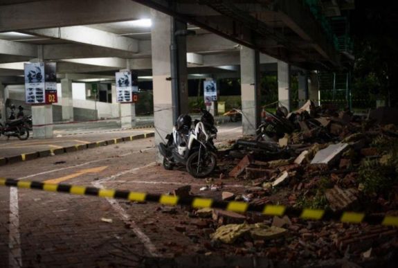 Hetes erősségű földrengés volt Indonéziában, sok a halott