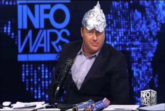 Hatalmas vereséget szenvedett az összeesküvés-elméletek amerikai királya