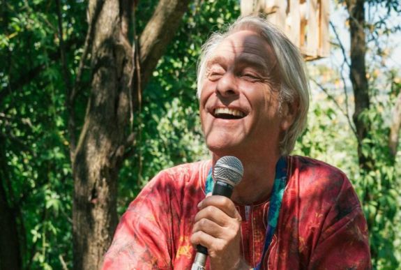 Világzenével lebontani az előítéleteket - Simon Broughton szakújságíróval beszélgettünk