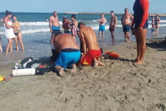 Kimentették a Fekete-tengerből, de a kórházban meghalt a kislány