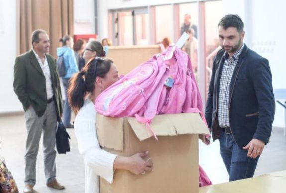 Tanszercsomaggal támogatják az előkészítősöket Háromszéken