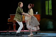 Legfülbemászóbb musical-dalaikkal koncerteznek az apáczaisok