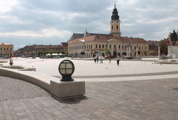 Elköltöztetik a tömegrendezvényeket Nagyvárad főteréről 