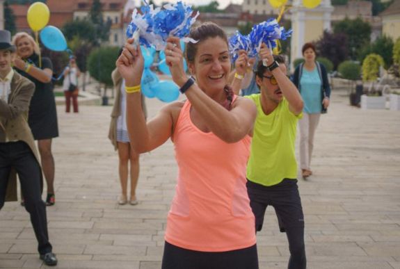 Reggeli tornától esti karaokéig: egésznapos évadnyitót szervez a marosvásárhelyi színház