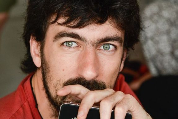 Ándi Gherghe: hátborzongató, hogy Marosvásárhelyen feliratozás kell egymás megértéséhez