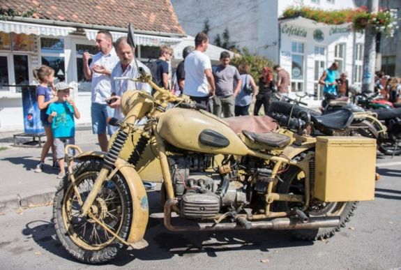 Veterán autók, száz éves traktorok parádéznak a hét végén Háromszéken