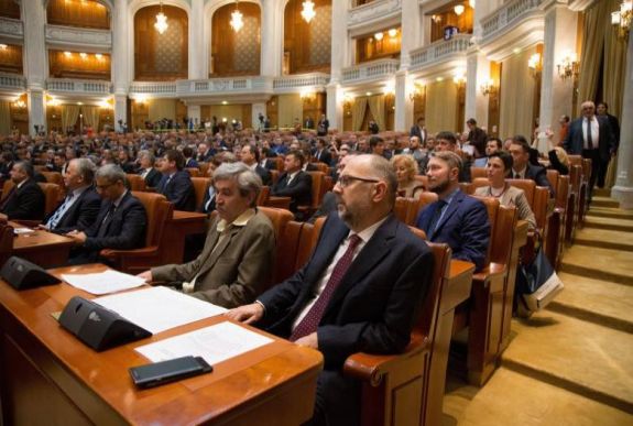 Bojkottálta az RMDSZ a képviselőház ülését a románnyelv-oktatási rendelet miatt