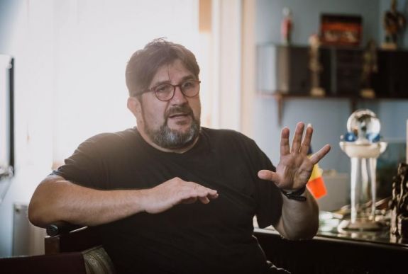 Gáspárik Attila: a Nemzeti Színházba „hátsó bejárat” a jó öreg édesanyámnak sincs