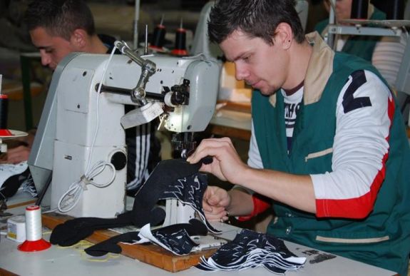 Több száz alkalmazottját bocsátotta el a margittai cipőgyár