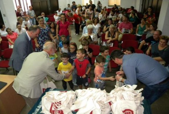 Ösztöndíjjal köszönték meg Aradon a magyar oktatás melletti döntést