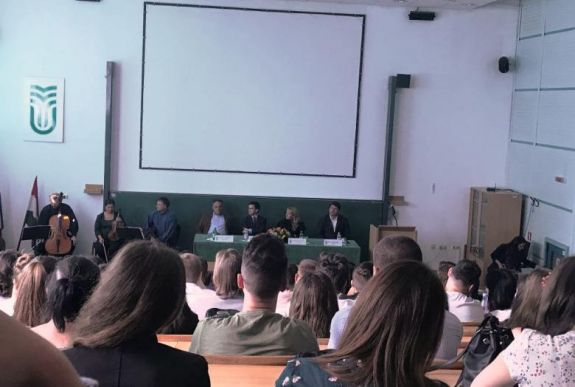 Tanévnyitó a csíkszeredai Sapientián: a szülőföldön maradást szolgálja az egyetem