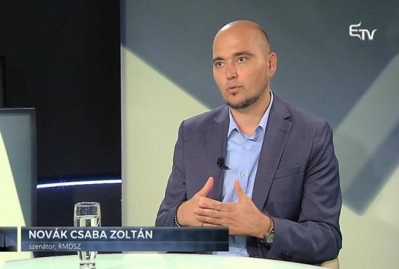 Több mint harminc magyar tankönyv van „csőre töltve” a tankönyvkiadónál