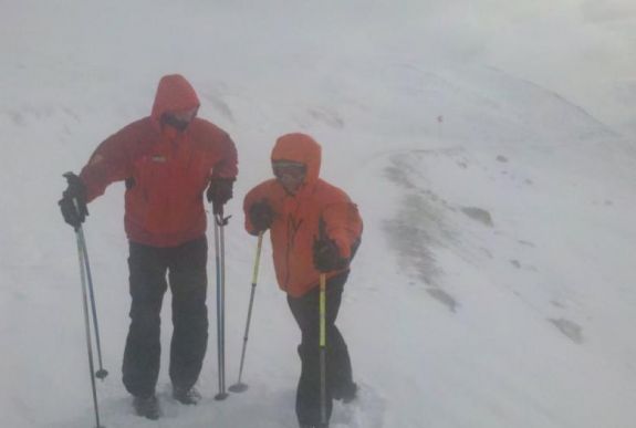 FRISSÍTVE - Biztonságban vannak a hó fogságába került turisták