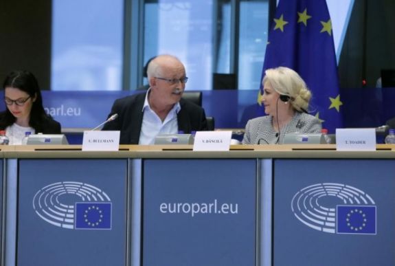 Viorica Dăncilă az EP-ben: a „protestánsok” vertek meg egy csendőrnőt Bukarestben
