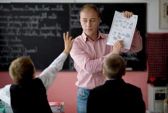 Román fiatalokat győzött meg a MIÉRT, hogy álljanak a kisebbségi oktatás mellé
