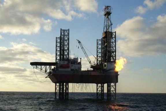 Megosztja a koalíciót az offhsore-törvény, többen távoztak a vitáról