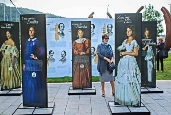 Csíkszeredába érkezik az aradi vértanúk özvegyeire emlékező kiállítás