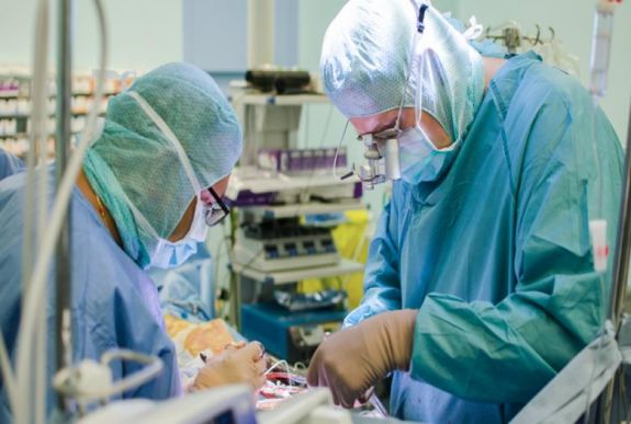 Nem tudták megmenteni a medvetámadás áldozatául esett nő lábát