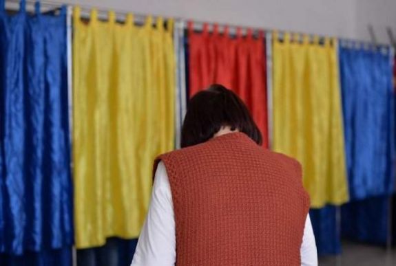 Hivatalos: nem módosul az alkotmány, érvénytelen a népszavazás