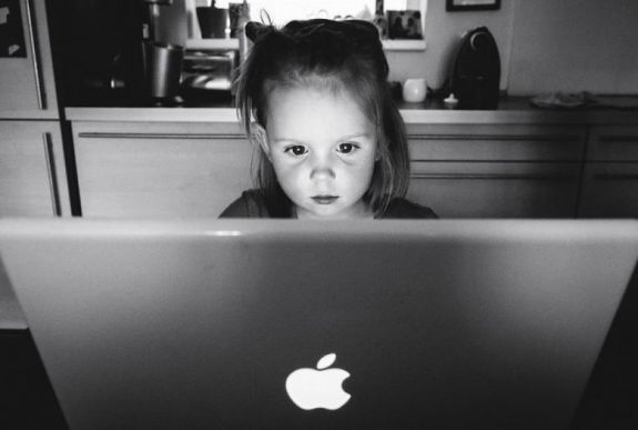 Hogyan támogathatjuk a digitális kor gyermekeit?