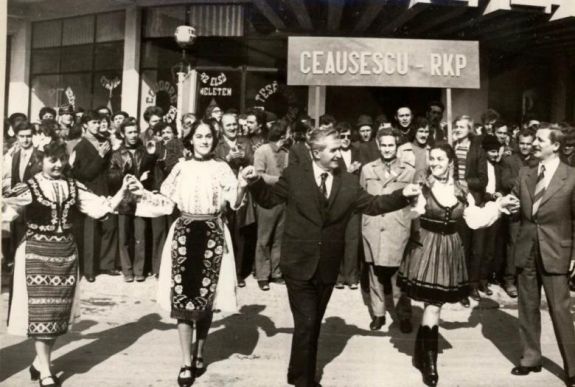 „Magyar nemzetiségű román dolgozók” – milyen volt Ceaușescu magyarságpolitikája?