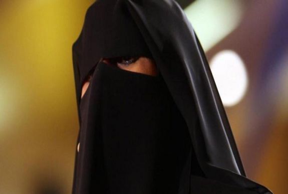 Megtiltaná a német Bundesrat az arcot takaró öltözetek bíróság előtti viselését