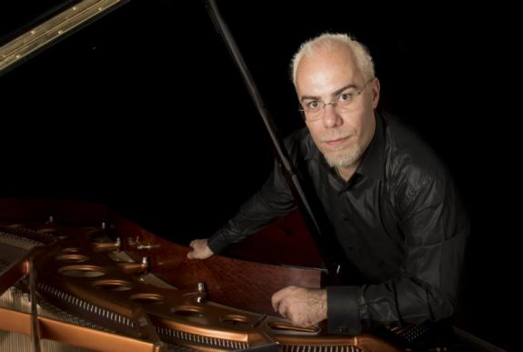 „Számomra a muzsikálás soha nem munka” - Thurzó Zoltán nagyváradi zongoraművésszel beszélgettünk