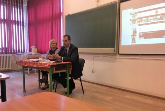 Parkolási díjakból korszerűsítik a sepsiszentgyörgyi tanintézeteket