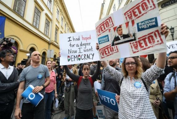 Nem írja alá a megállapodást a kormány, Bécsbe költözik a CEU