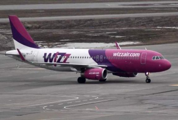 Bombariadó miatt kényszerleszállást hajtott végre egy WizzAir gép Bukarestben