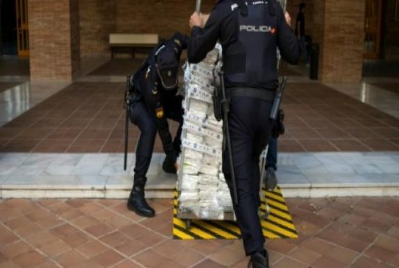 Hat tonna kokaint rejtettek a banánszállítmányba