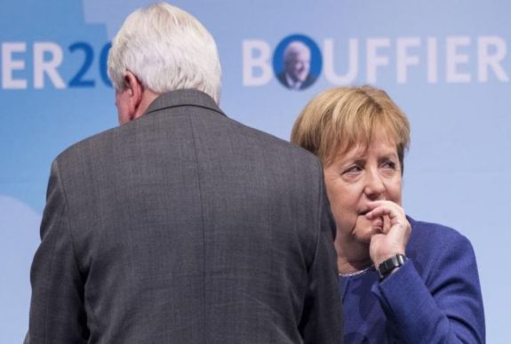 Távozik pártja éléről Angela Merkel német kancellár