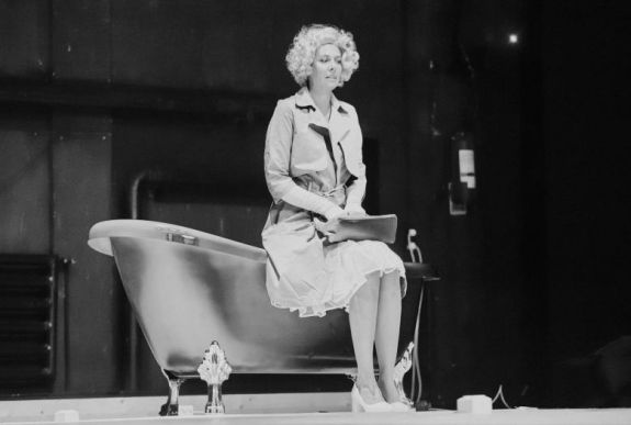 A vágy villamosát mutatja be a Figura