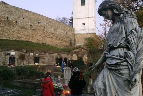Sepsiszentgyörgyön egyirányúvá teszik a temetők felé vezető utcát 