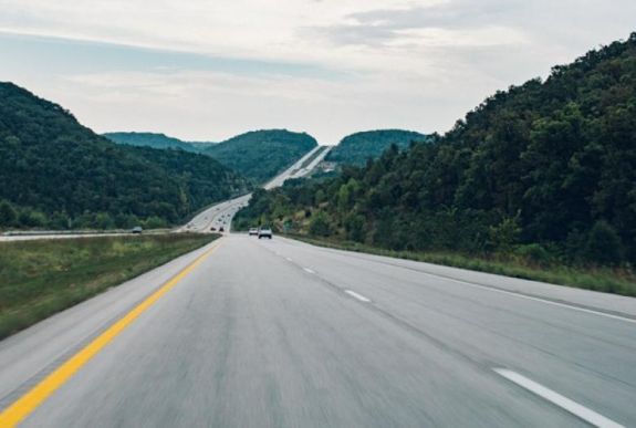 A képviselőház elfogadta az Egyesülés autópályára vonatkozó tervezetet