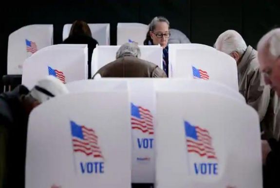 Megkezdődtek a félidős választások Amerikában