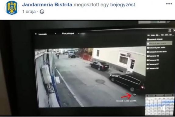 Kamera rögzítette, ahogy a fiatalember elhagy az utcán 15 ezer lejt