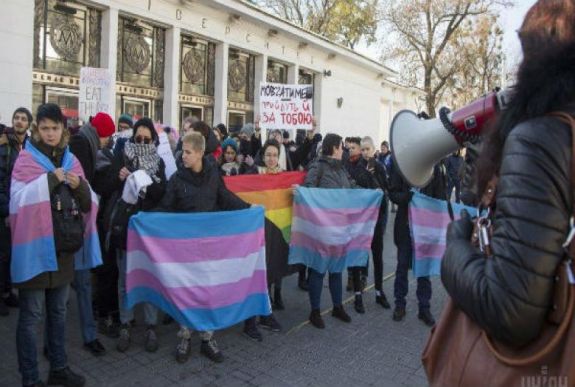 Szélsőjobboldaliak meghiúsították a transzneműek felvonulását Kijevben