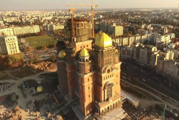 Vasárnap szentelik fel Románia legnagyobb ortodox katedrálisát 