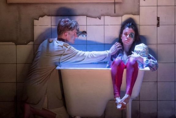 A távirányító nem nálunk van – megnéztük a budapesti Nemzeti Színház Woyzeckjét