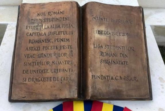 Időkapszulát helyeztek el Gyulafehérváron a 2118-ban élő nemzedék számára