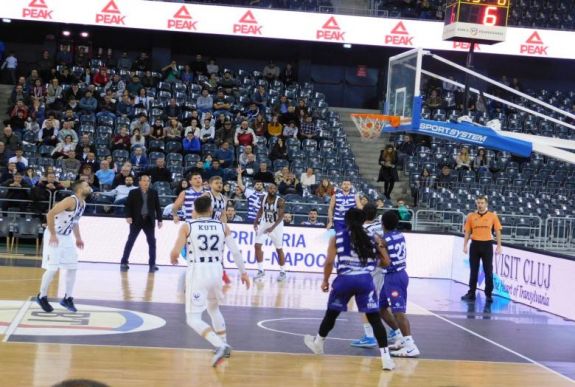 Férfi kosár: a végjátékban fordított a Kolozsvári U-BT a Temesvár ellen