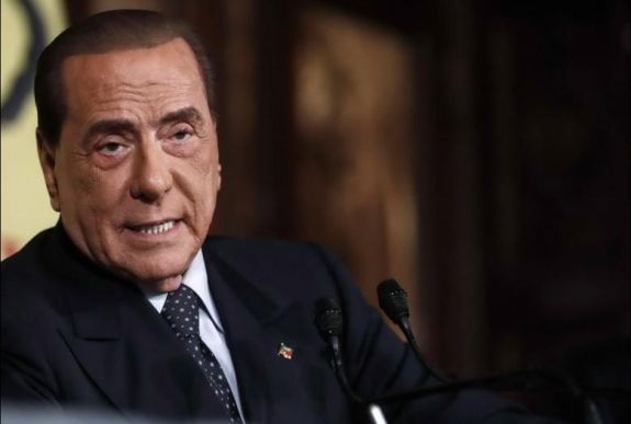 Visszatér Berlusconi, máris erős jóslatokba boscátkozott