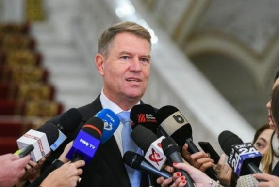 Klaus Johannis bejelentette, hogy részt vesz a kormányüléseken