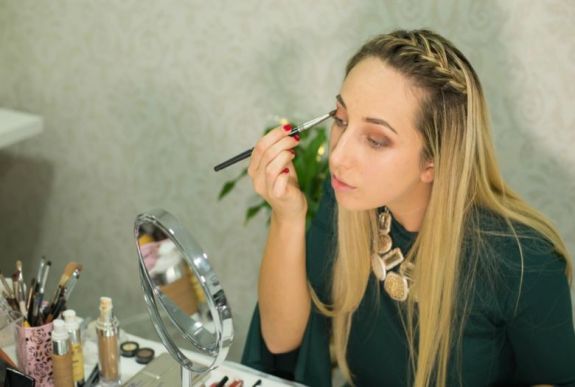 Milyen legyen az ünnepi smink? Szakértőt kérdeztünk