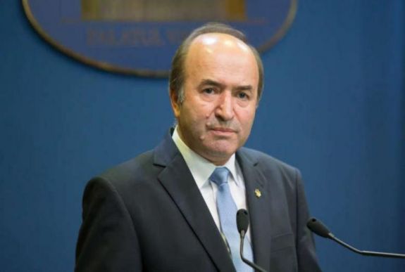 Toader az alkotmánybírósághoz fordul, ha Johannis nem váltja le a legfőbb ügyészt