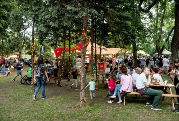 Evés-ivás, ingyen zene: 117 napon át állt a bál tavaly Kolozsváron