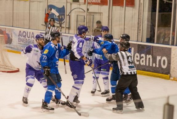 Küzdelmes meccsen győzött Csíkszereda az Erste Liga rangadóján